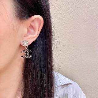 CHANEL Pearl Petal Noir Earrings