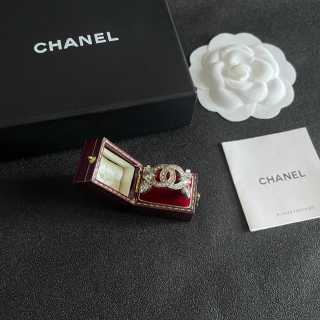CHANEL Laurel Glow CC Ring
