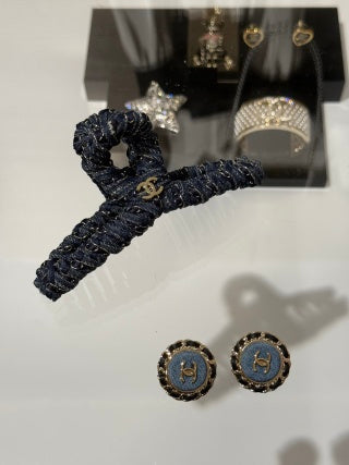 Chanel Navy Braided Chain Headband – Elegant Luxury Fashion Accessory