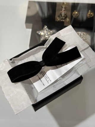 Chanel Black Velvet Bow Hair Clip – Elegant Luxury Fashion Accessory