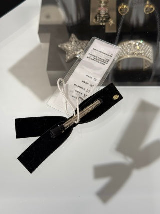 Chanel Black Velvet Bow Hair Clip – Elegant Luxury Fashion Accessory