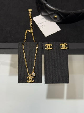 Chanel Quilted-Pattern Round Diamond Necklace
