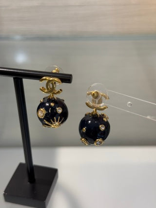 Chanel Black Pearl CC Drop Earrings – Elegant Luxury Fashion Jewelry