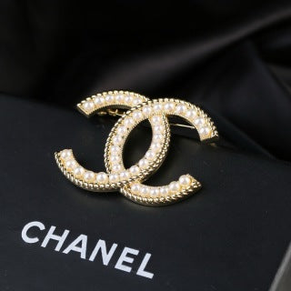 CHANEL Pearl Outline CC Statement Brooch