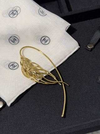 CHANEL Golden Wheat Leaf Tassel Brooch