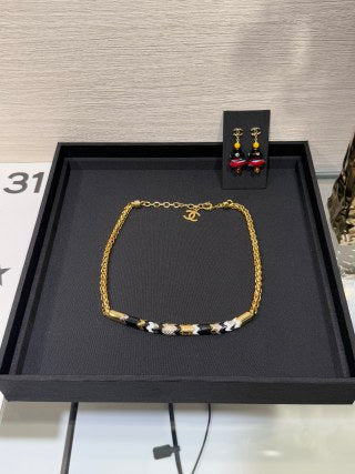 Chanel Black & White Chain Necklace – Elegant Luxury Fashion Jewelry