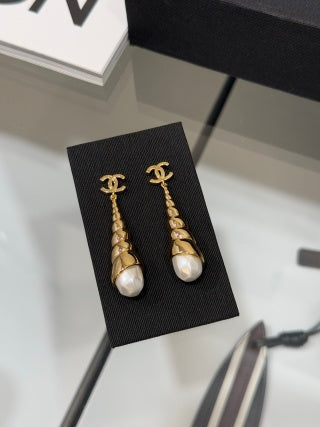 Chanel Pearl Gold Chain Drop Earrings – Elegant Luxury Fashion Jewelry