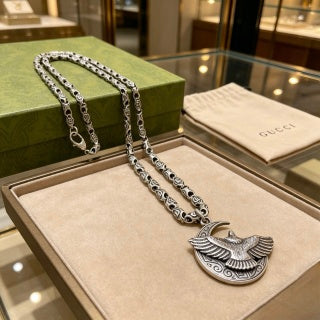 Gucci GG Shell Pendant Chain Necklace