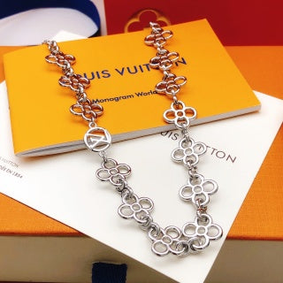 Louis Vuitton Blossom Chain Pendant Necklace