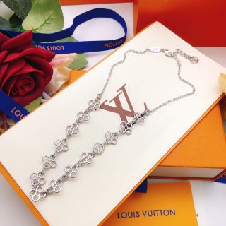Louis Vuitton Blossom Chain Pendant Necklace