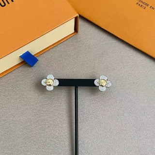 Louis Vuitton Blossom Pearl Flower Stud Earrings