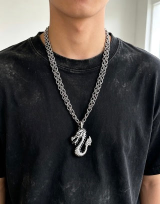 Gucci Serpente Argentato Pendant Necklace