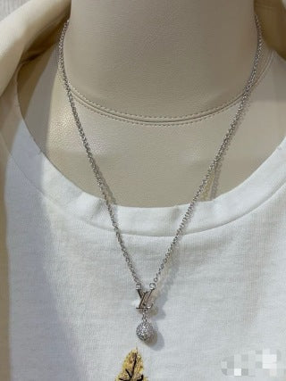 Louis Vuitton Signature Diamond Pendant Necklace