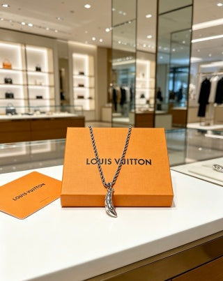 Louis Vuitton Monogram Curve Pendant Rope Necklace