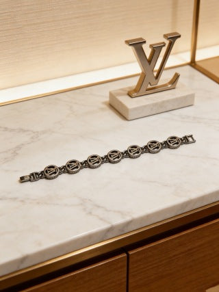 Louis Vuitton Signature Circle Link Bracelet