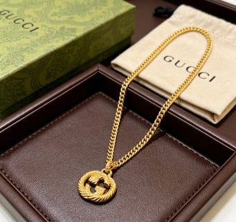Gucci GG Twisted Rope Medallion Gold Pendant Necklace