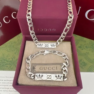 Gucci GG Engraved Plate Chain Bracelet